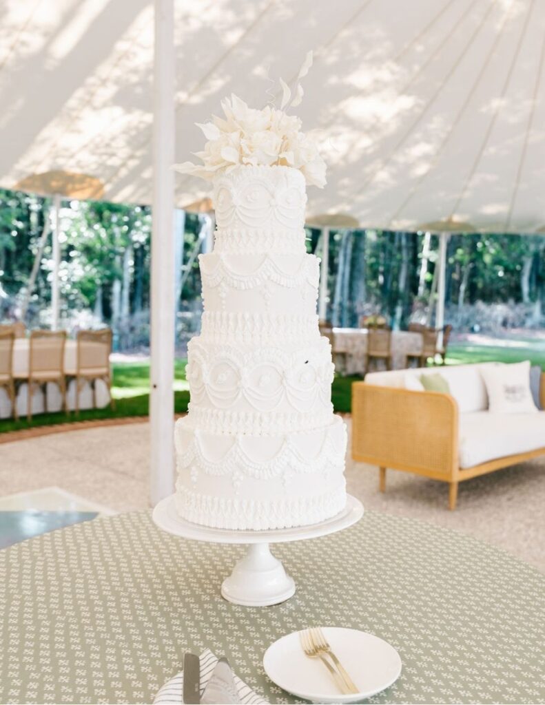 Luxury wedding Cake by Dflavorcc