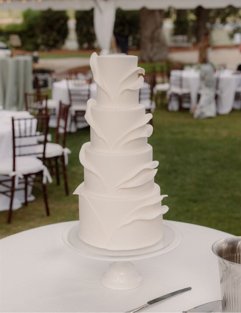 Luxury wedding Cake by Dflavorcc
