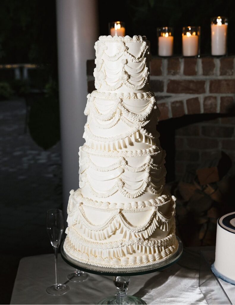 Luxury wedding Cake by Dflavorcc