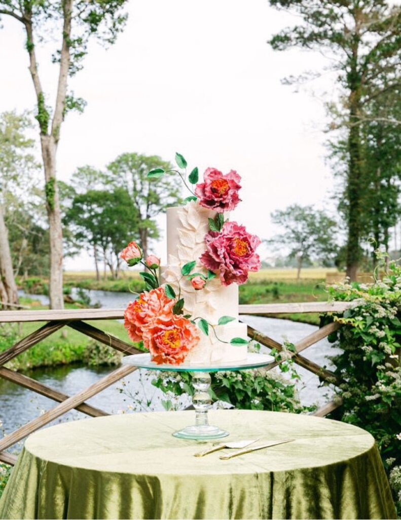 Luxury wedding Cake by Dflavorcc