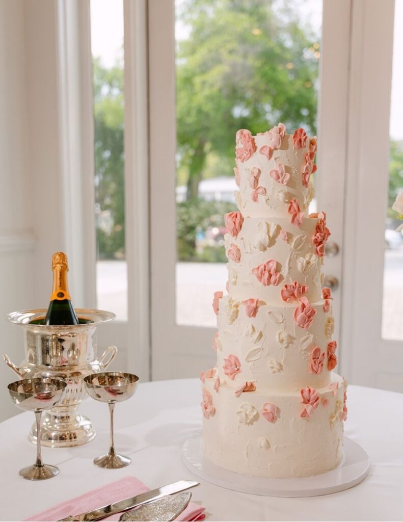 Luxury wedding Cake by Dflavorcc