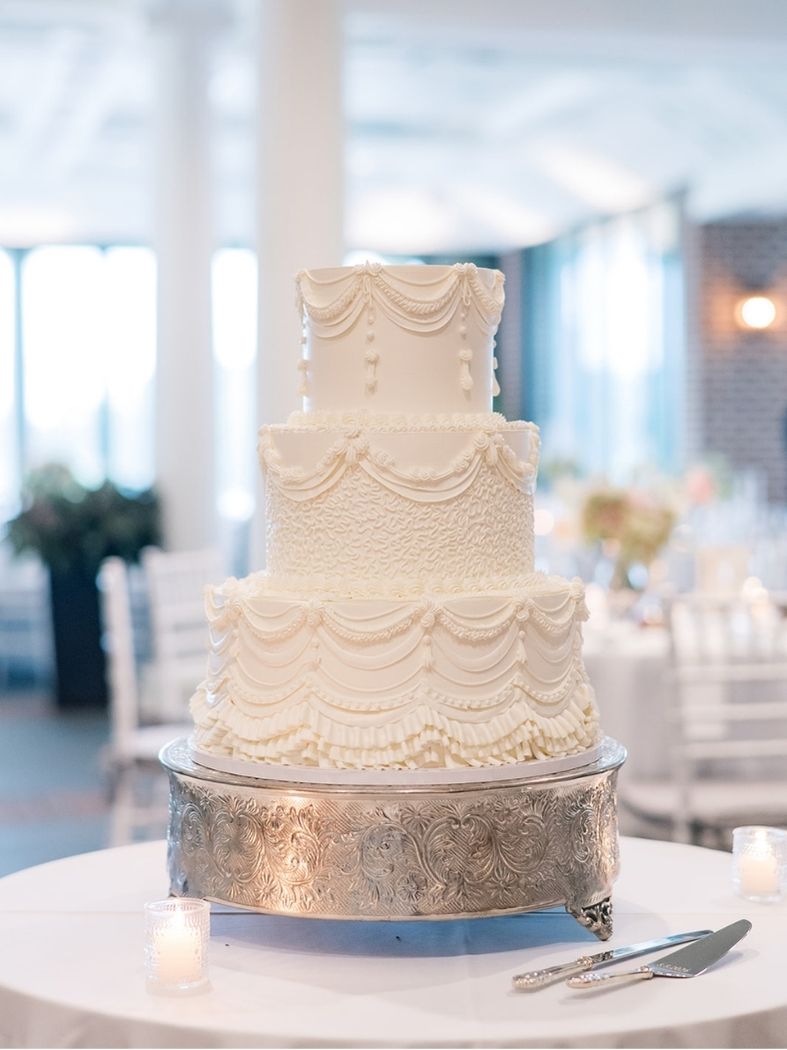 Luxury Vintage Cake inspired in Lambeth Style at Berkeley Hall Plantation in Bluffton SC