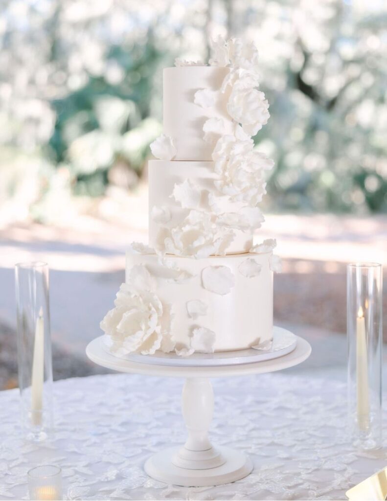 Luxury wedding Cake by Dflavorcc