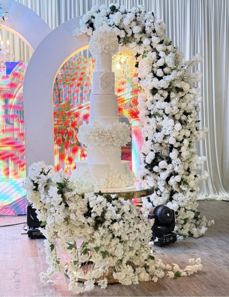 Luxury wedding Cake by Dflavorcc