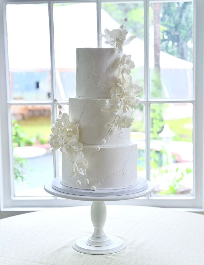 Luxury wedding Cake by Dflavorcc