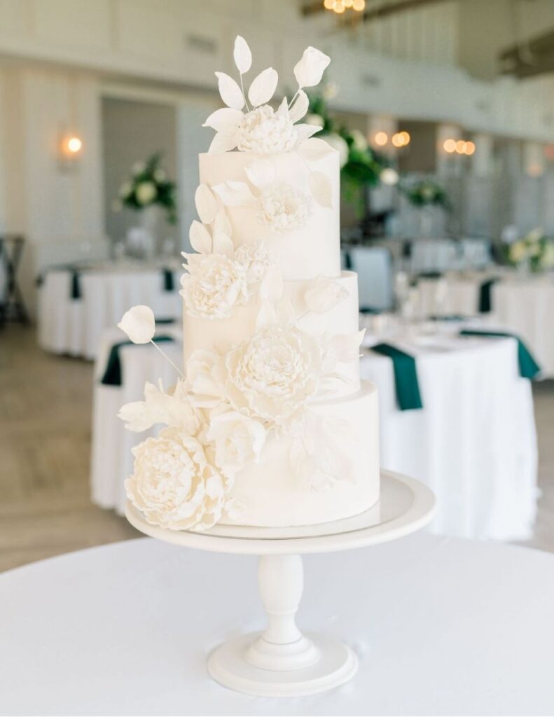 Luxury wedding Cake by Dflavorcc